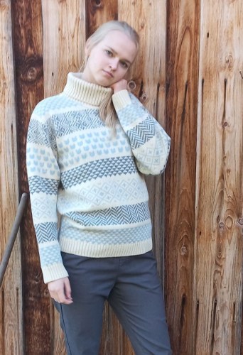 TM-636 A Pullover with cat pattern